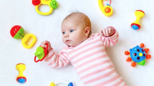Xúc xắc cầm tay an toàn cho bé tập cầm nắm