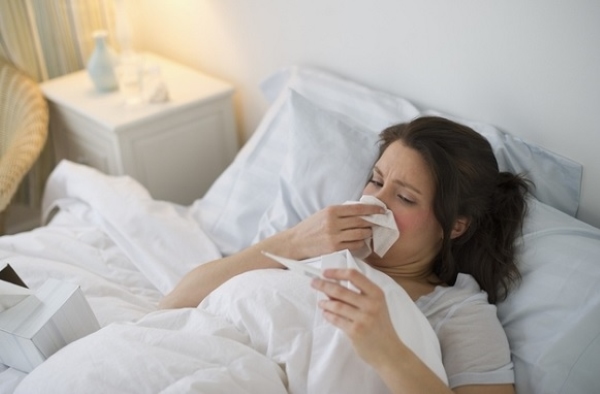 Nhiệt độ cơ thể tăng bất thường là triệu chứng phổ biến của COVID