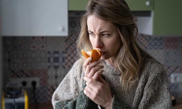 Mất khứu giác đột ngột có thể là dấu hiệu cảnh báo nhiễm COVID-19