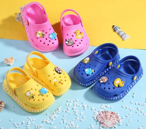 Chọn giày Crocs có thiết kế phù hợp với hoạt động của bé