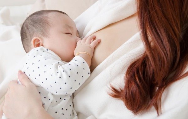 Bổ sung DHA tự nhiên cho trẻ sơ sinh qua sữa mẹ