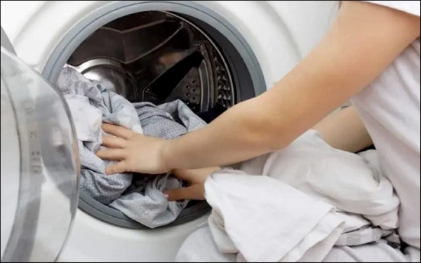 Giặt sạch màn trước khi sử dụng để loại bỏ vi khuẩn, nấm mốc