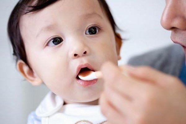 Ba mẹ cần lưu ý khi cho trẻ sơ sinh uống Omega 3