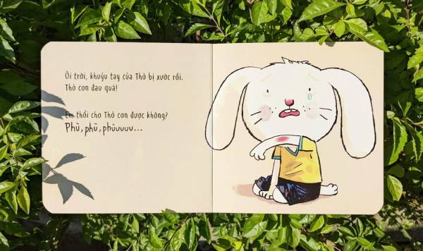 Quà tặng sách truyện tương tác cho bé