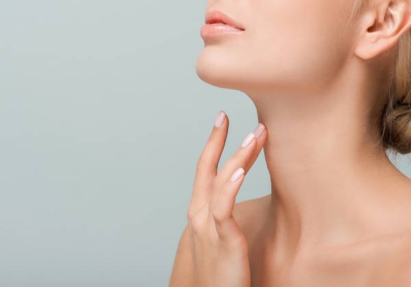 Nên thử nghiệm sản phẩm trước khi dùng cho cả khuôn mặt