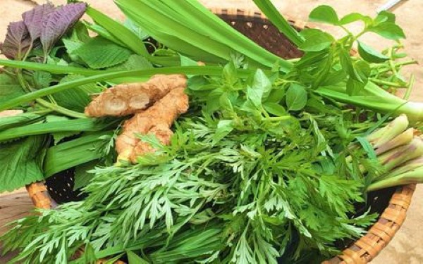 Tắm hoặc xông lá thơm để thanh lọc cơ thể