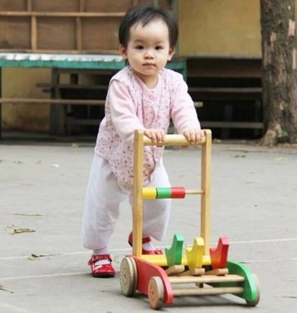 Có nên cho bé sử dụng xe gà tập đi