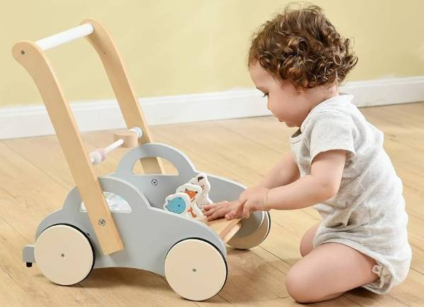 Chỉ nên cho bé tập đi khoảng 15 phút mỗi lần để tránh cảm thấy mệt mỏi