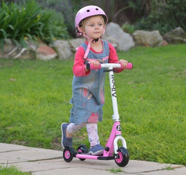Xe trượt scooter được sử dụng cho bé từ 2 tuổi trở lên