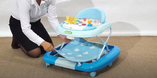 Lắp phần đồ chơi và phụ kiện xe tập đi