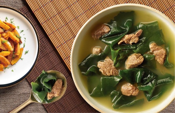 Canh rong biển nấu thịt bò món canh mùa hè bổ dưỡng