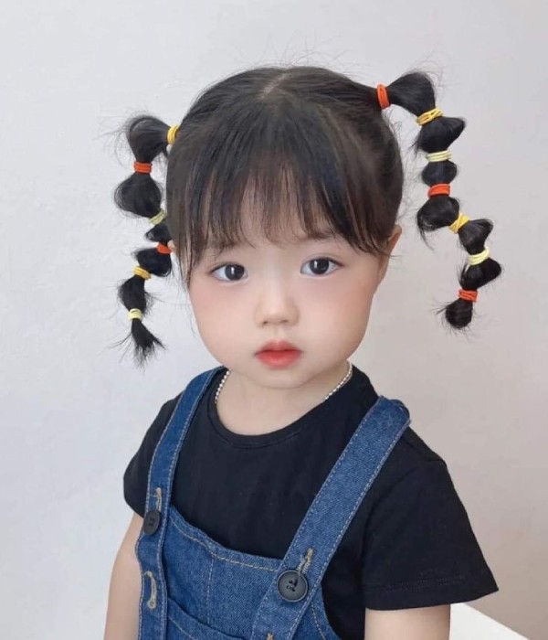 Buộc tóc đốt tre cho bé đi học