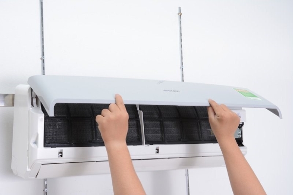 Khi điều hòa bị bám bụi, hiệu suất làm mát sẽ giảm đáng kể