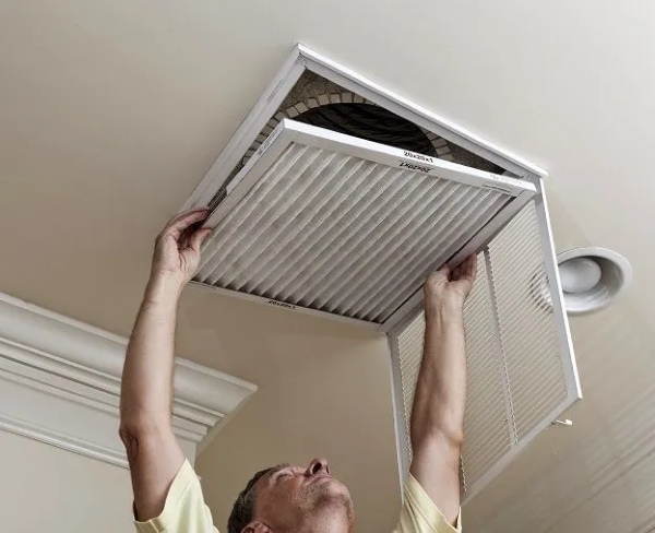 Hướng dẫn cách vệ sinh điều hòa tại nhà âm trần chi tiết