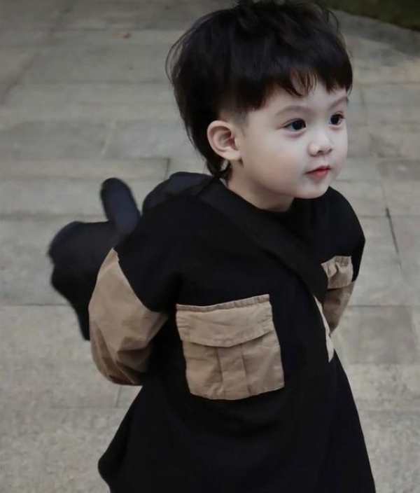 Tóc undercut bé trai kiểu Undercut Textured đáng yêu