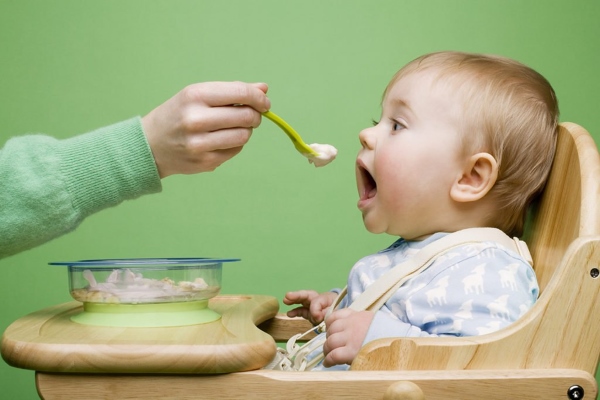 Chế biến món ăn thanh mát ngày hè phù hợp với độ tuổi của bé