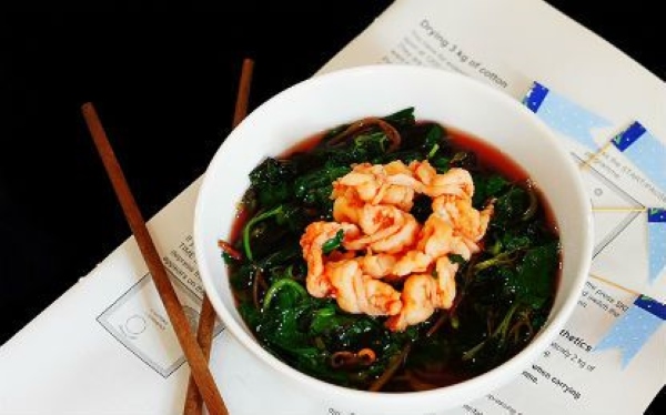 Món ăn giải nhiệt mùa hè canh rau dền nấu với tôm