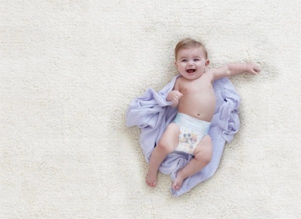 Bé vui khỏe trong bỉm Huggies mềm mại và an toàn cho làn da nhạy cảm