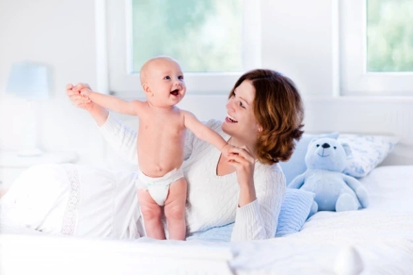 Tùy theo cân nặng và vóc dáng của bé để thay đổi size bỉm phù hợp