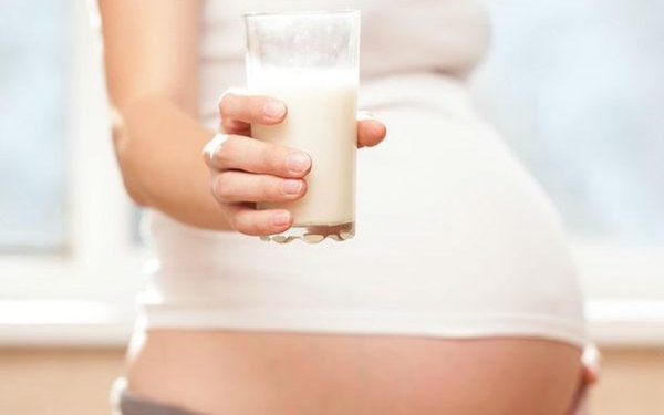 Mẹ có thể uống khoảng 2-3 ly sữa mỗi ngày tuỳ vào nhu cầu dinh dưỡng