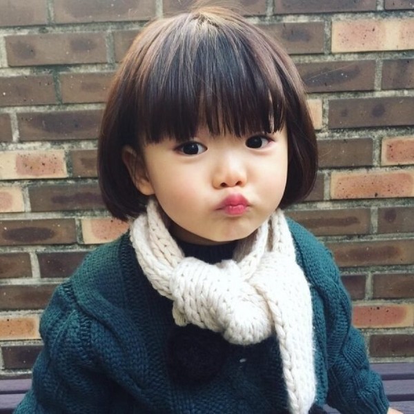 Kiểu tóc ngắn mái ngố bé gái đơn giản mà cực kỳ đáng yêu