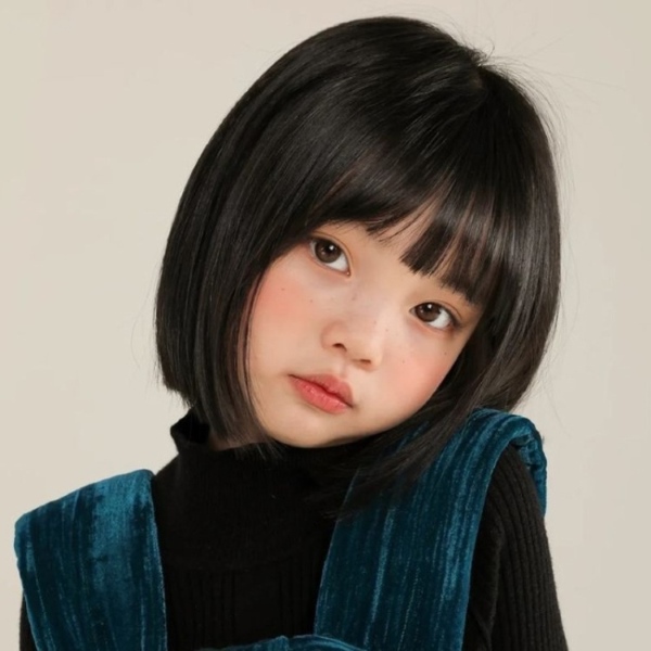 Kiểu tóc bob tròn với mái thẳng hồn nhiên tinh nghịch