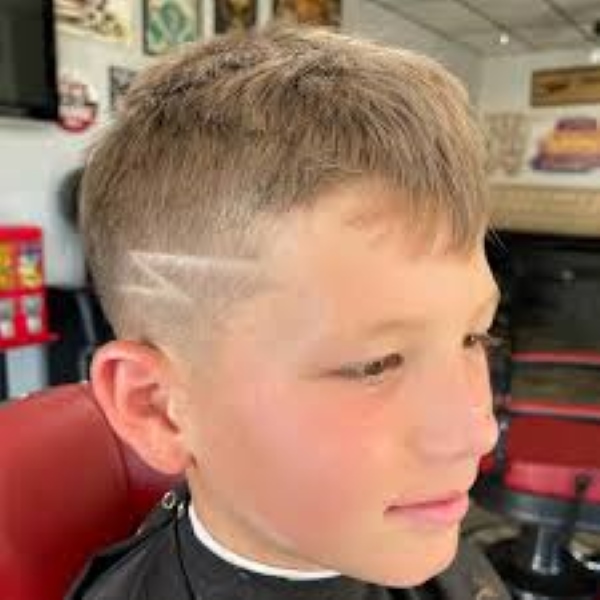 Vẻ ngoài độc đáo nổi bật với Short Mohawk with Burst Fade