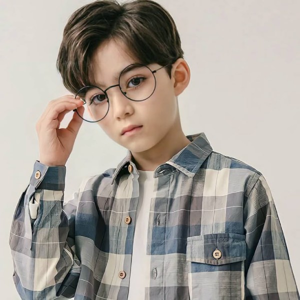 Tóc side part cho bé trai uốn xoăn nhẹ