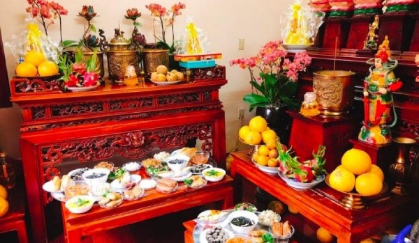Chuẩn bị mâm cúng gia tiên