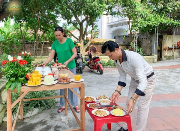 Chuẩn bị lễ cúng cô hồn vào ngày rằm