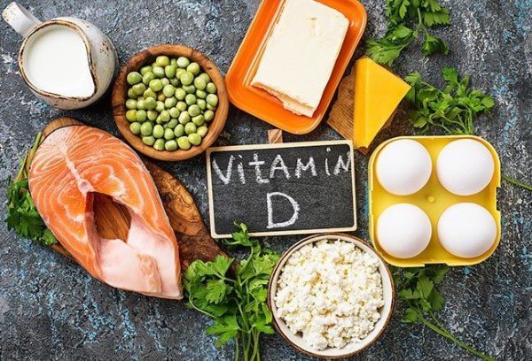 Vitamin D có các thực phẩm như trong trứng, sữa, phô mai và cá béo