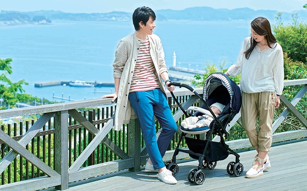 Xe đẩy Combi Handy rất phù hợp với gia đình thường xuyên di chuyển