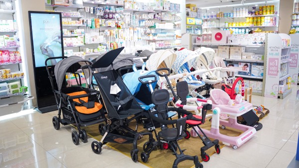 Bibo Mart cung cấp nhiều loại xe đẩy và mặt hàng cho mẹ và bé