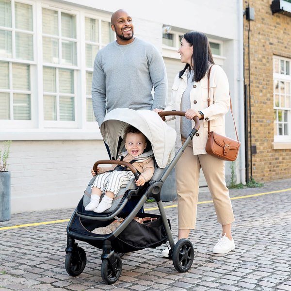 Jolie xe đẩy cho bé được thiết kế đa chức năng