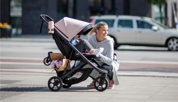 Xe đẩy gấp gọn tiện lợi cho mẹ và bé khi ra ngoài