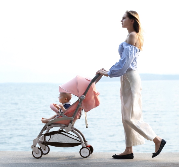 Xe đẩy em bé thương hiệu Vovo xuất xứ Trung Quốc