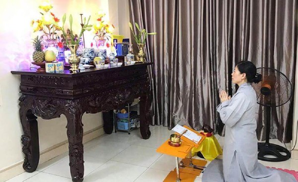 Tụng kinh cầu an tại nhà