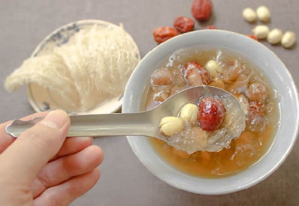 Mẹ bầu không nên ăn yến trong 3 tháng đầu thai kỳ