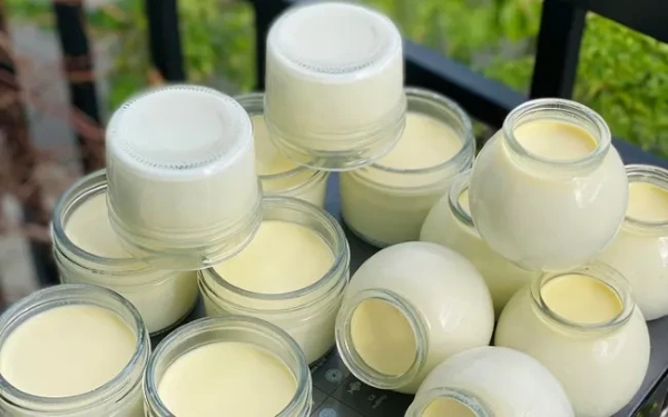 Sữa chua phô mai sánh mịn, úp ngược không đổ