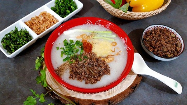 Mẹ bầu đang bị sốt không nên ăn cháo chim bồ câu