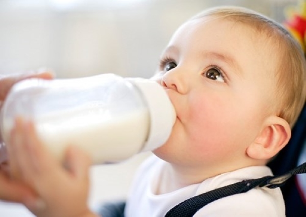 Giải đáp những thắc mắc của cha mẹ về cách nhận biết trẻ hợp sữa