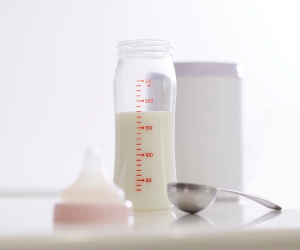 Dụng cụ pha sữa Nan cho bé