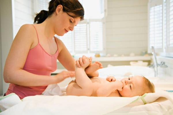 Kem trị hăm giúp bảo vệ và làm dịu nhẹ làn da của bé