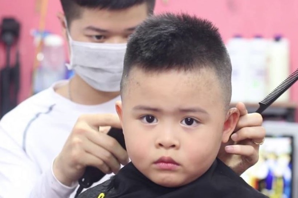 Bí quyết giúp bé trai luôn bảnh bao với kiểu tóc Mohican
