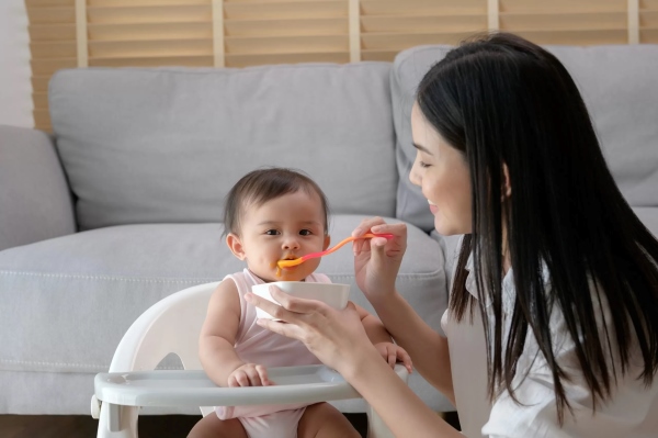 Đảm bảo các bữa ăn dặm của bé đầy đủ và an toàn