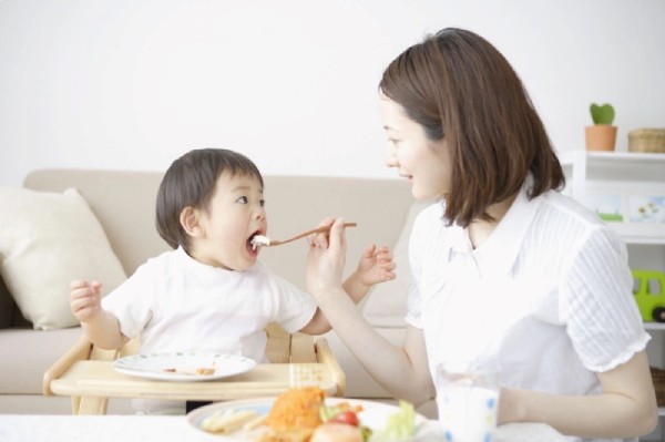 Lịch ăn dặm cho bé giai đoạn 9 tháng tuổi khoa học