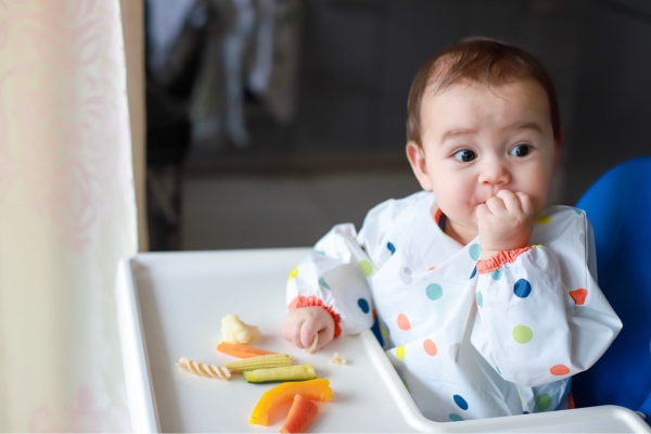 Bé tự lập và thích thú hơn với ăn dặm kiểu BLW