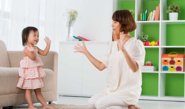 Mẹ cần nắm rõ nguyên tắc khi xây dựng lịch sinh hoạt cho bé 1 tuổi