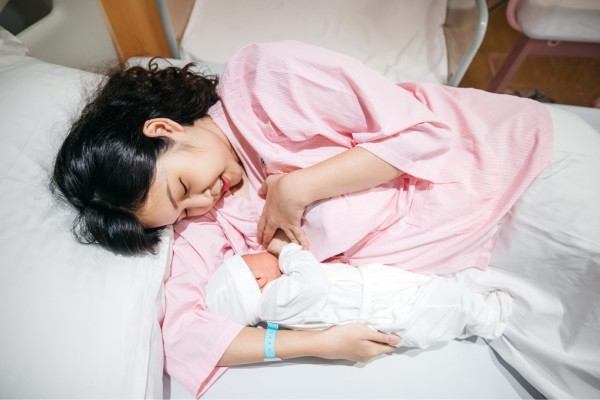 Giai đoạn 0-3 ngày tuổi bé bú tương đối ít