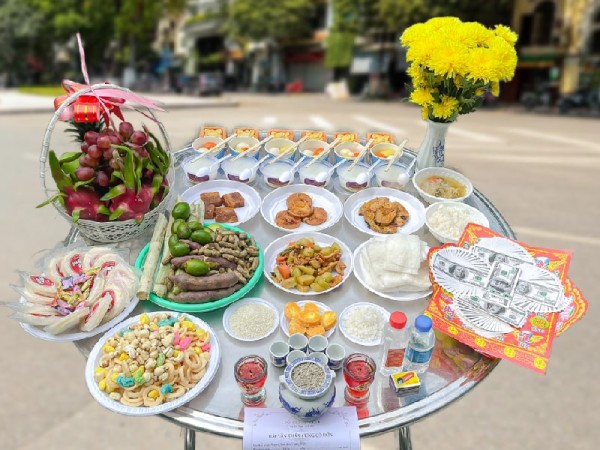 Mâm cúng cô hồn ngoài trời